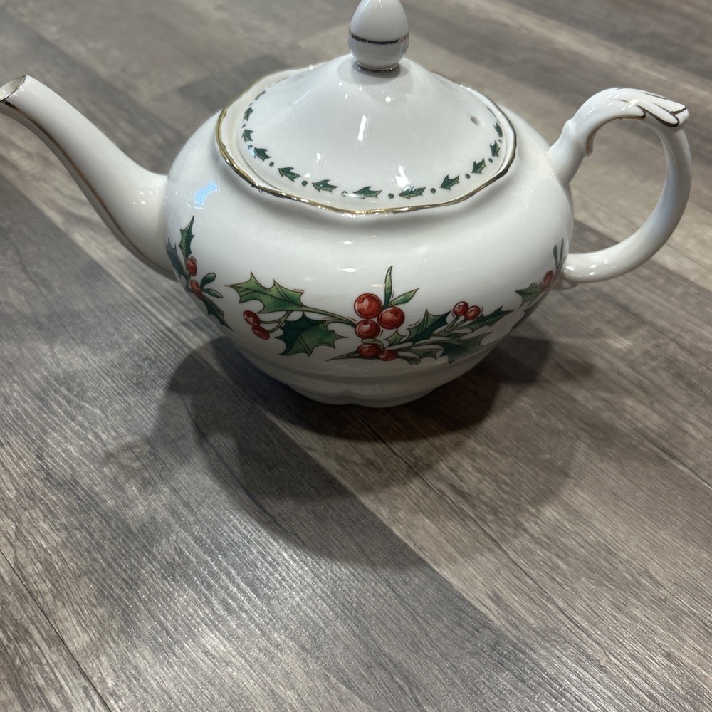 A Cup of Christmas Tea ~Teapot ~ Waldman House Bone China‎ Holly Berry
